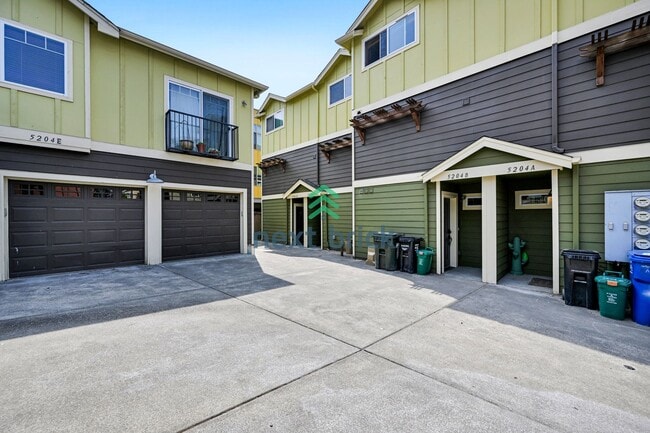 Building Photo - BEAUTIFUL 3 BEDS & 2.5 BATH TOWNHOME FOR RENT