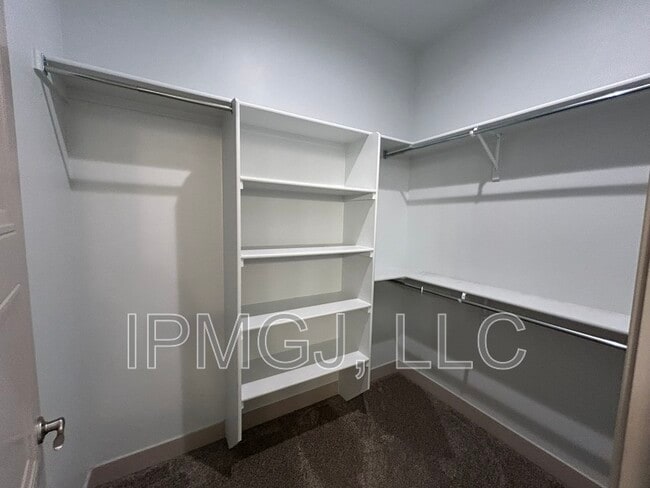 Building Photo - 581 W Indian Creek Dr