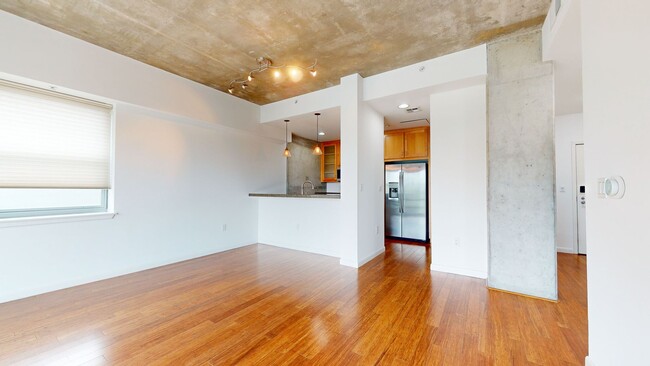 Building Photo - Beautiful condo in Jack London Square!