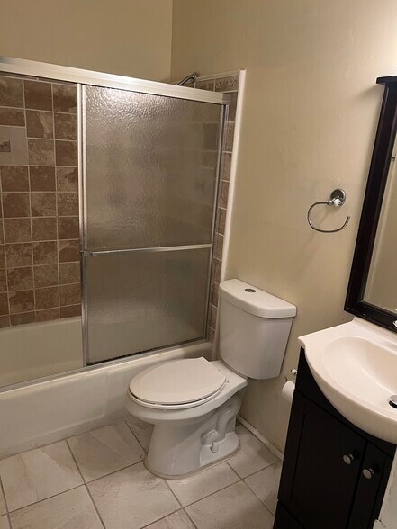 Building Photo - 1005 Vine St