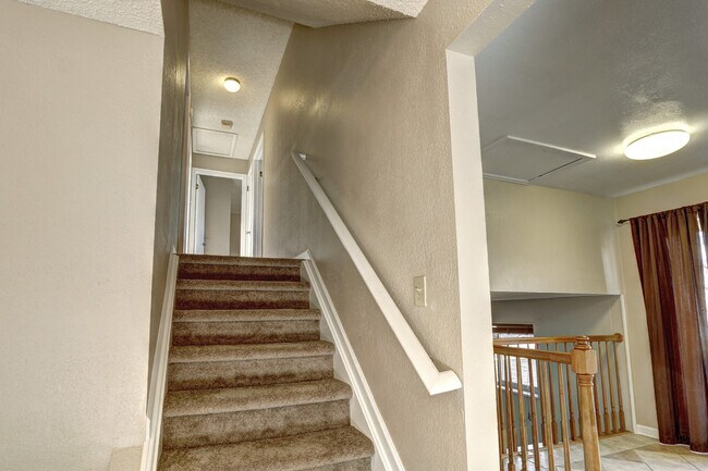 Building Photo - Charming Cul-De-Sac Home Near Downtown Castle Rock. Fantastic Fenced Backyard!