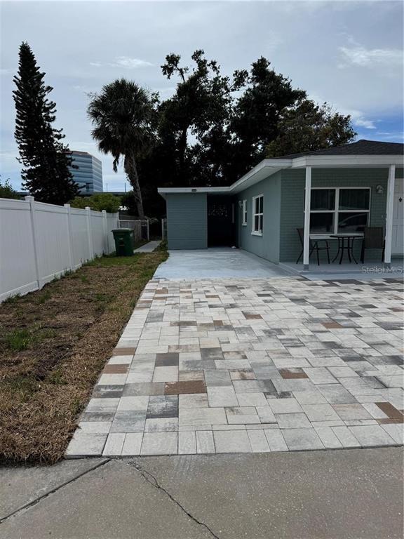 Building Photo - 206 N Himes Ave