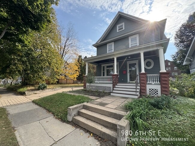 Primary Photo - 980 6th St E