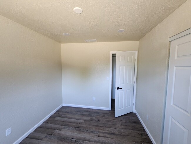 Building Photo - Beautiful Remodled, 4 Bedroom Home!