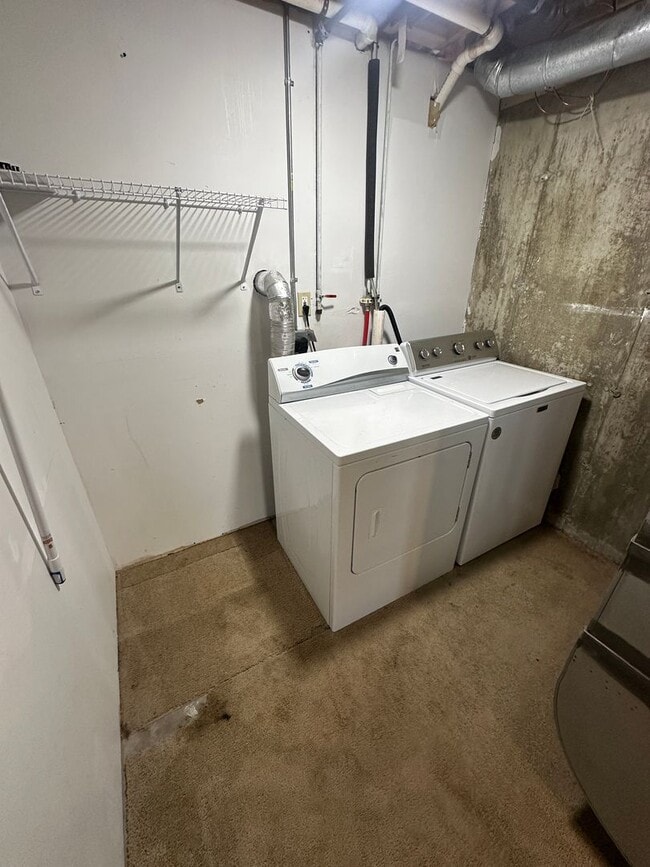 Building Photo - Charming 2BD/1BA Townhome in Burlington’s New North End