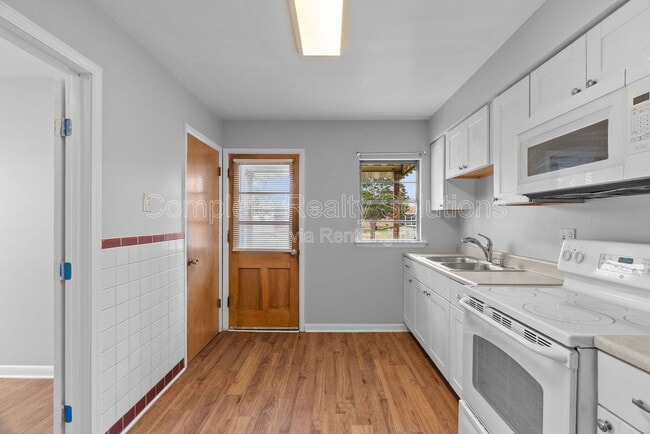 Building Photo - 9220 Leamont Dr