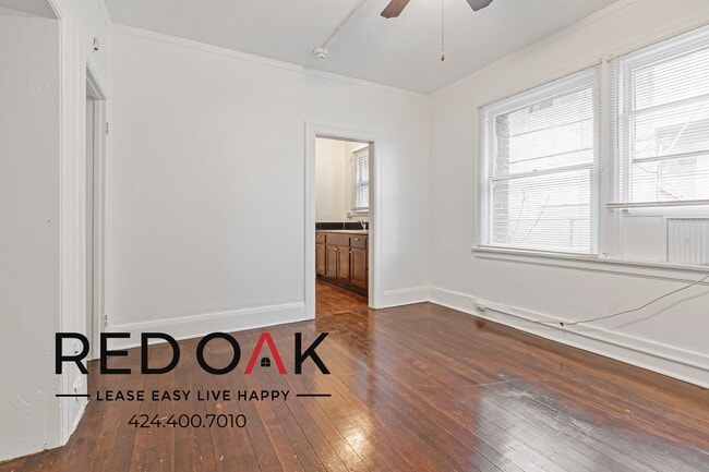 Primary Photo - 1021 S Park View St