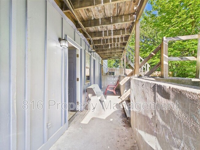 Building Photo - 1229 W Hayward Ave