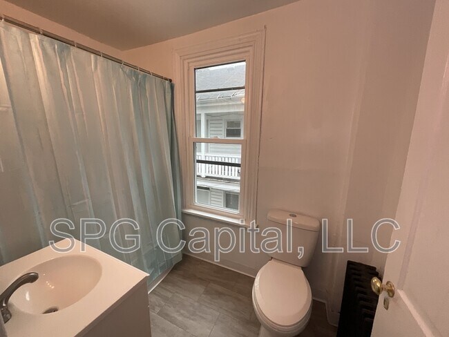 Building Photo - 1939 Briggs St