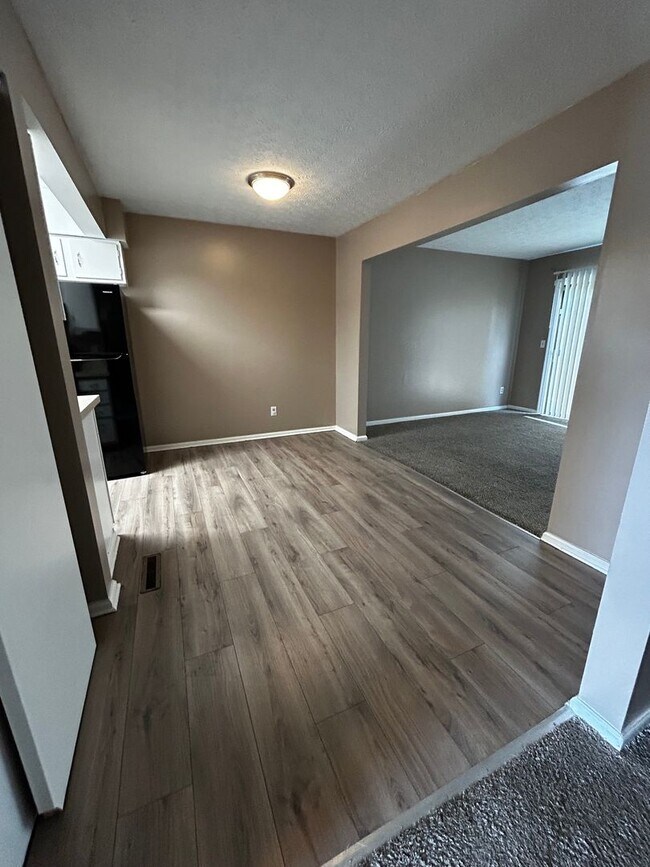 Building Photo - 5953 Rock Glen Ct
