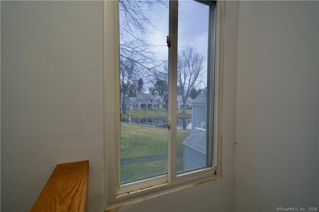 Building Photo - 15 Cinnamon Spring