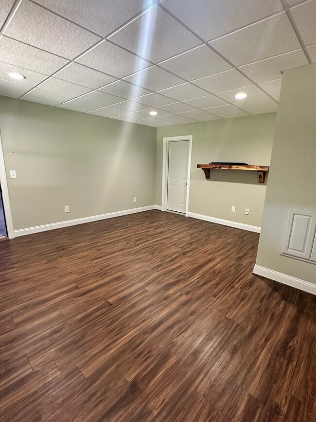 Building Photo - 600 Tenbury Ln