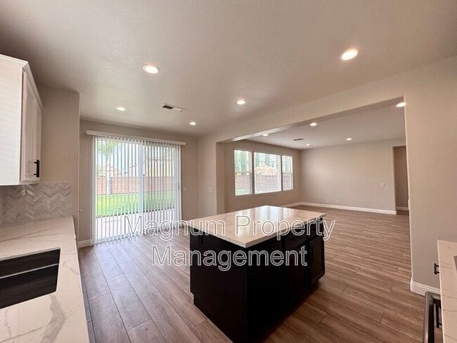 Building Photo - 34333 Northhaven Dr