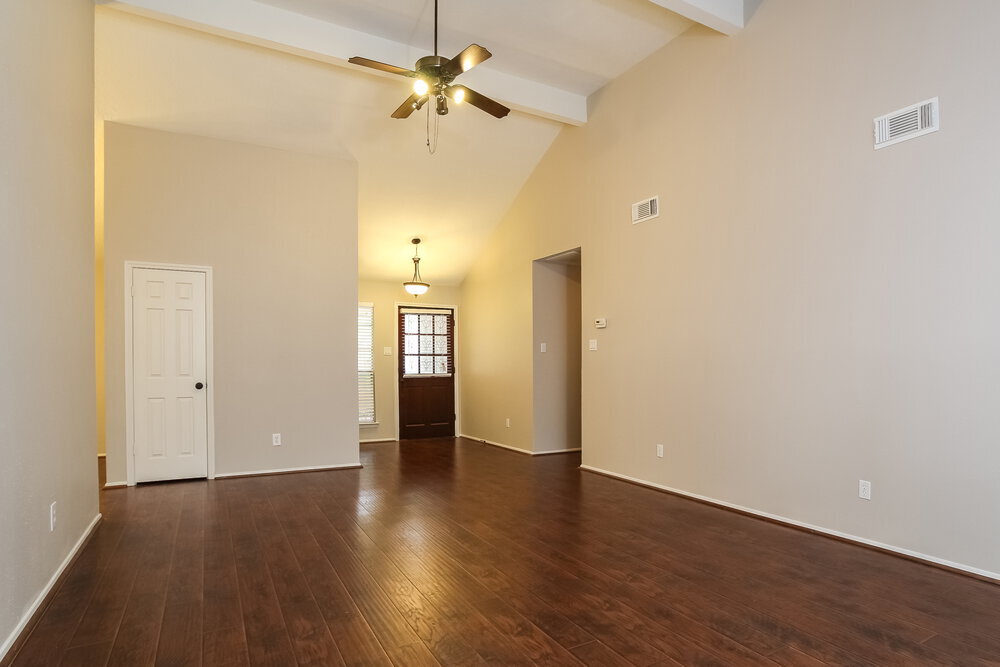 Building Photo - 9215 Grandview Park Dr