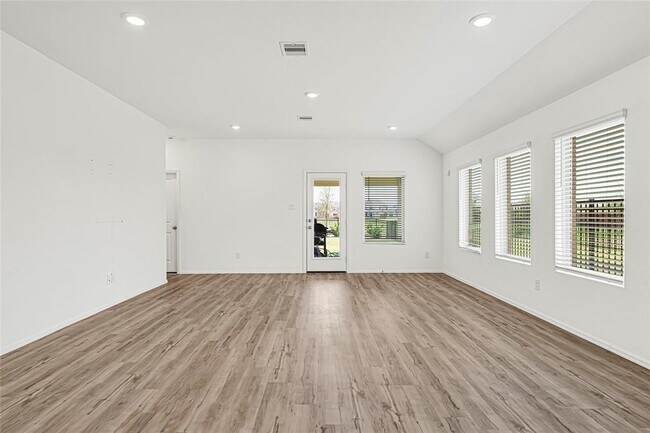 Building Photo - 2952 Cordova Hl Dr