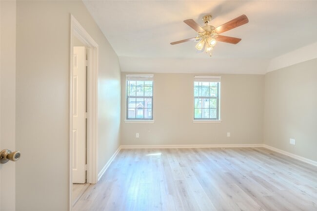 Building Photo - 5938 Theall Rd