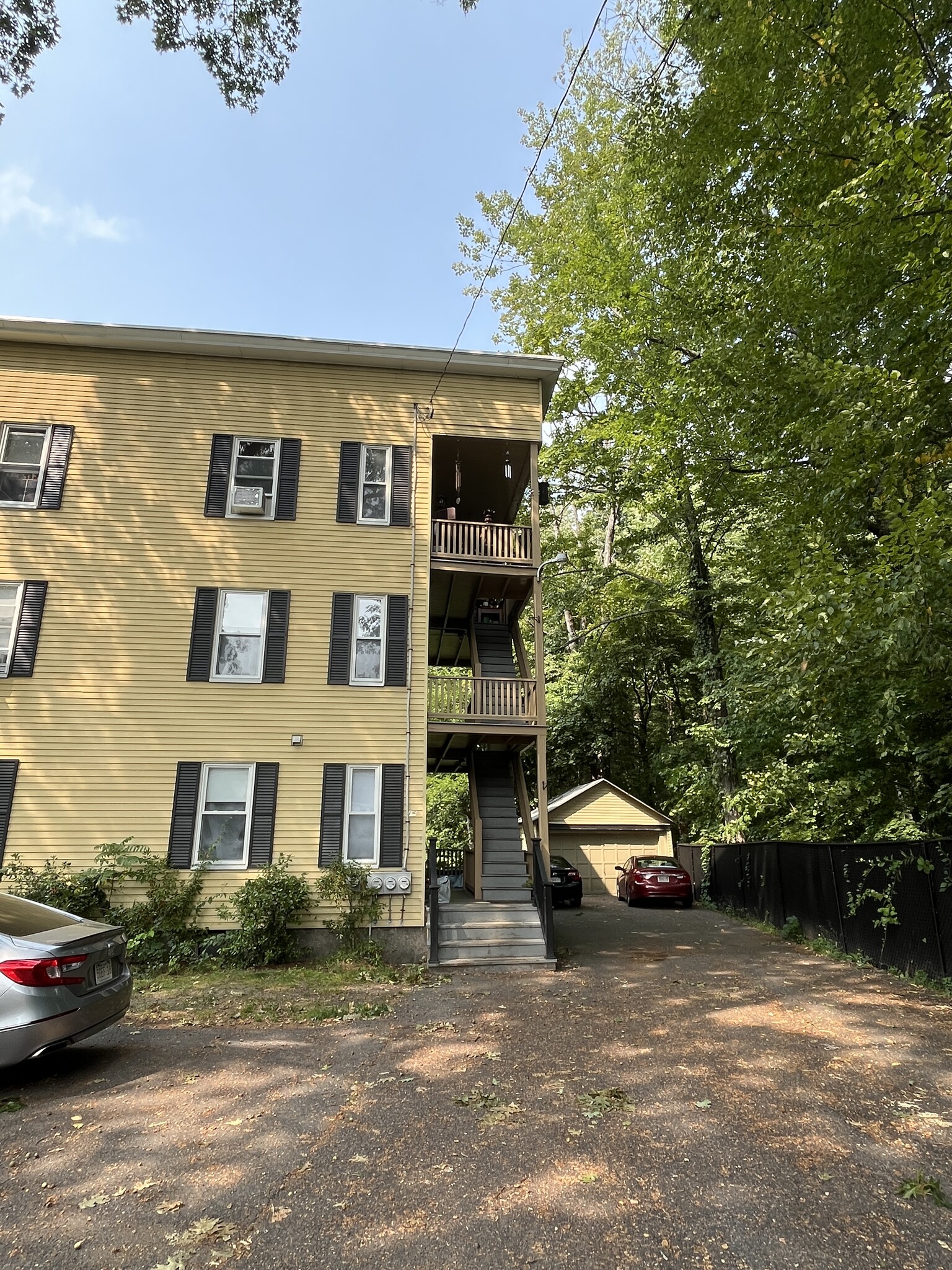 Building Photo - 16 Nichols St