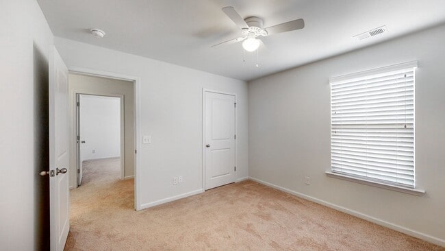 Building Photo - 5 Bedrooms, 3 Bathrooms in Richmond Hill P...