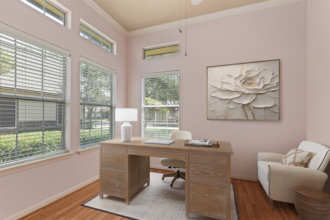 Building Photo - 7906 Glenn Cliff Dr