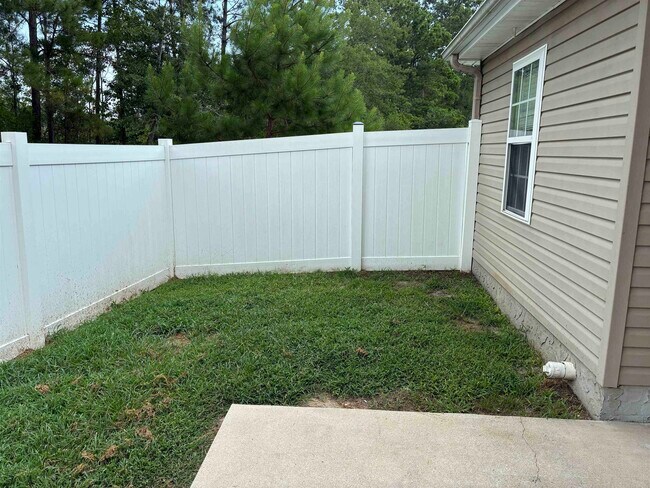 Building Photo - 9565 Sullivan Dr