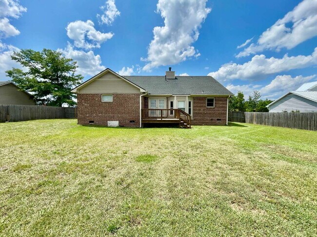 Building Photo - Newly Updated 3-Bed, 2-Bath Nest in Fayett...