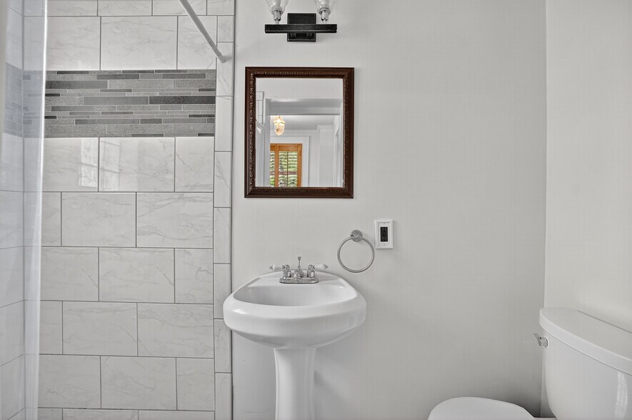 Building Photo - 1448 N Highland Ave NE