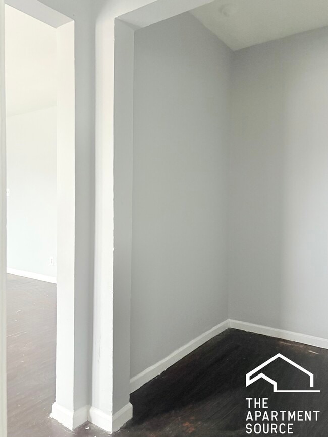 Building Photo - 6226 S Western Ave