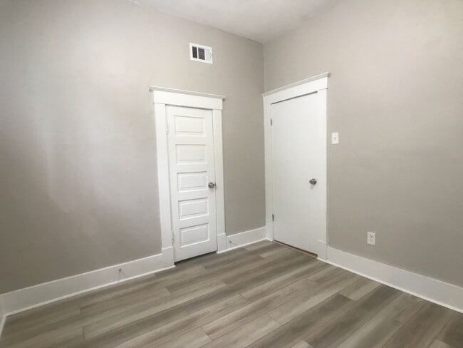 Building Photo - 1122 E 37th St