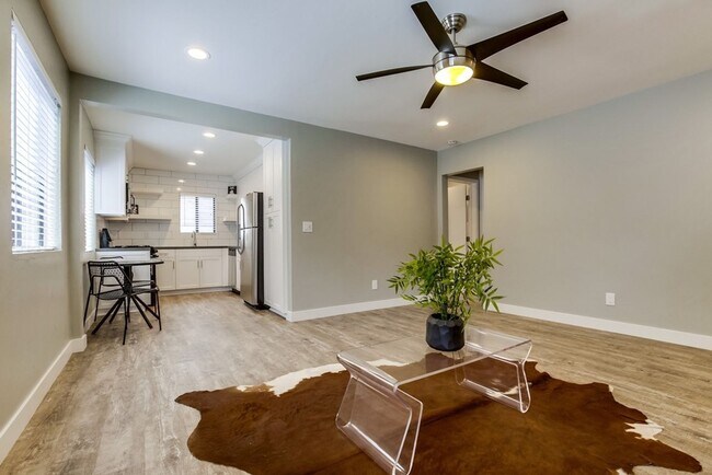 Interior Photo - C30