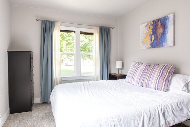 Building Photo - Cozy 2-Bedroom Retreat in North End Boise: Fantastic Location with Elegant Upgrades