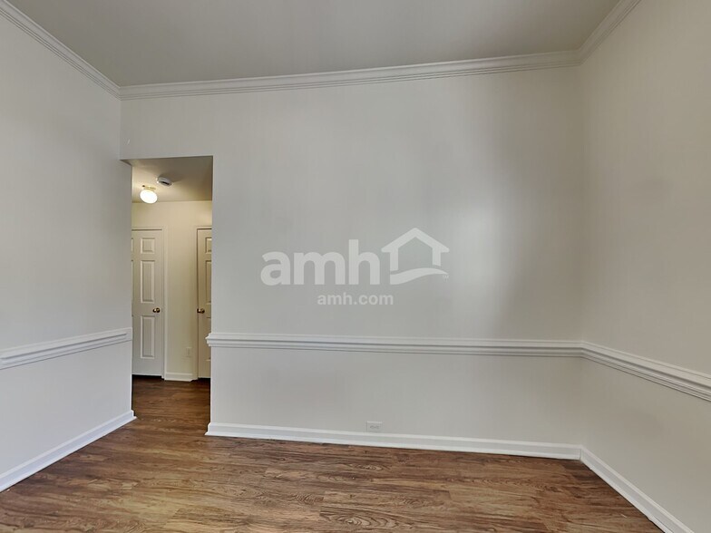 Building Photo - 127 Bathurst Ln