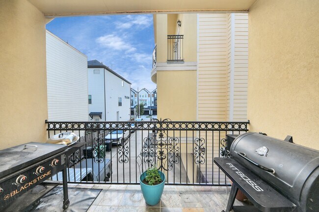 Building Photo - 2416 Bevis St