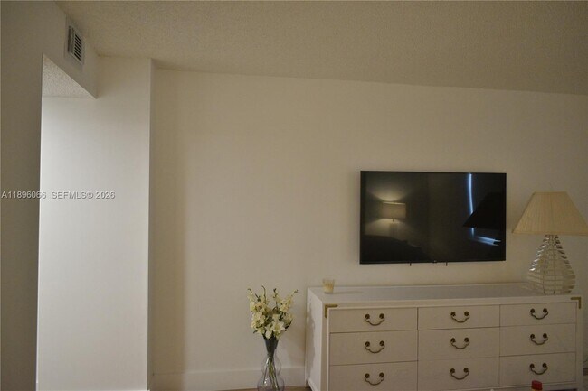 Building Photo - 1865 S Ocean Dr