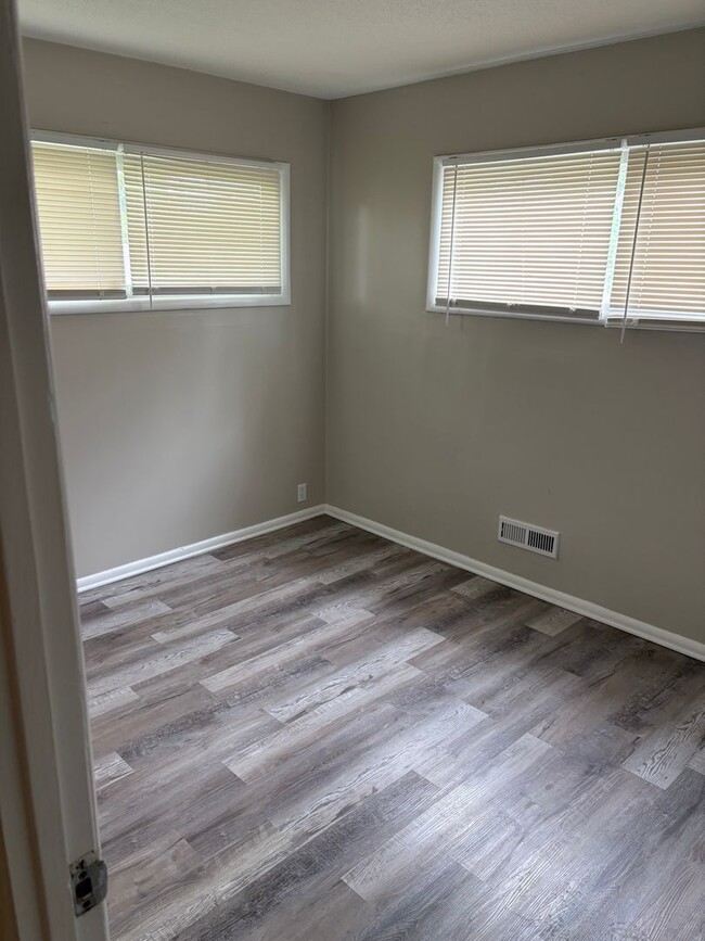 Building Photo - Large 3 bedroom house available