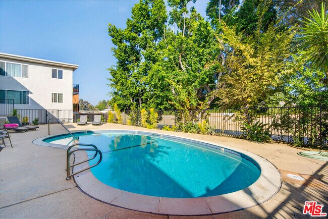 Building Photo - 5252 Coldwater Canyon Ave