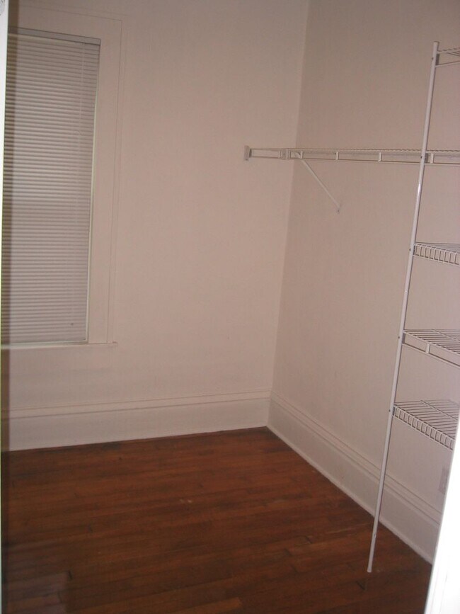 Building Photo - Van Hise Two Flat