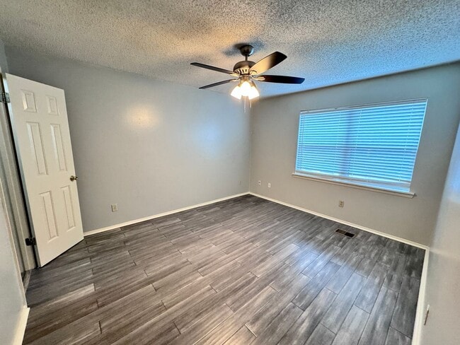 Building Photo - 1309 Access Rd