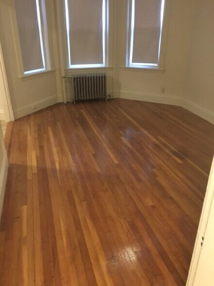 Building Photo - 235 Park Dr