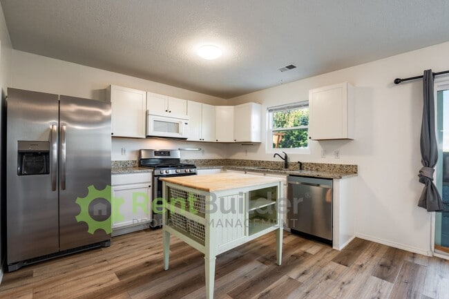 Building Photo - CALL US TODAY AT (505) 808-6467 TO SCHEDUL...