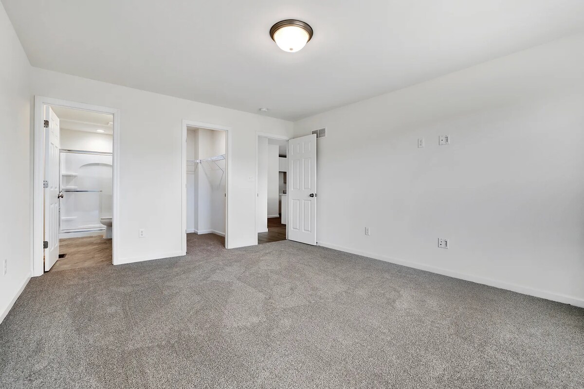 Building Photo - 728 Courtshire Crossing