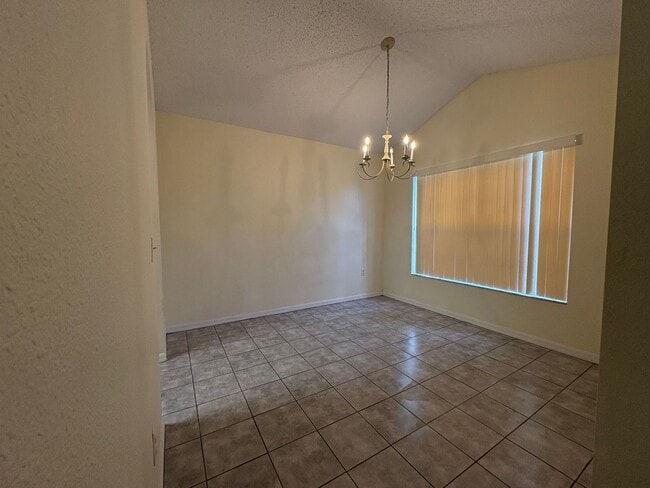 Building Photo - 2 Story Home. 3bed/3bath home/bonus room