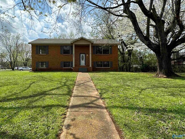 Primary Photo - 2601 Rita Ln NW