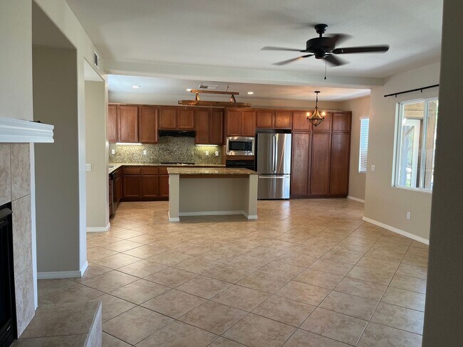 Building Photo - Gorgeous 5 bedroom, 3 bath plus Loft - Mou...