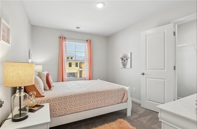 Building Photo - 553 Cygnet Ln