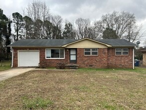 Building Photo - 3br 1Ba Brick home with large back yard