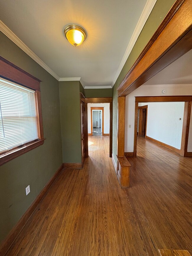 Building Photo - 2447/2449 Maplewood Ave