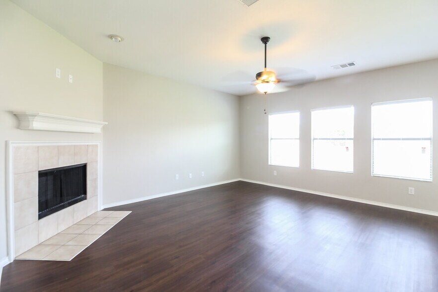 Building Photo - 808 Forest Grove Ln