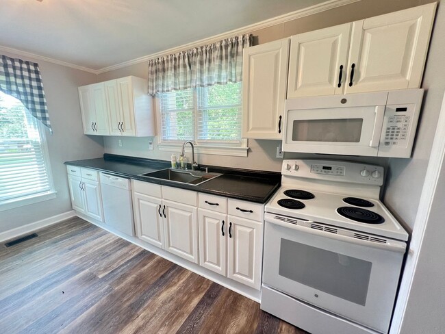 Building Photo - Fall Into Your New Home!