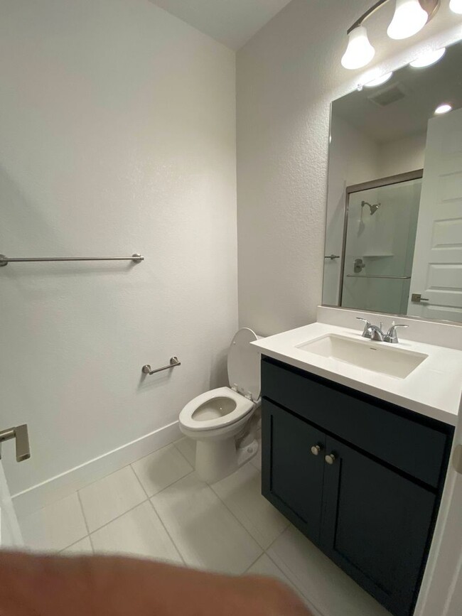 Building Photo - Stunning Like-New Home for Rent in Ellis C...