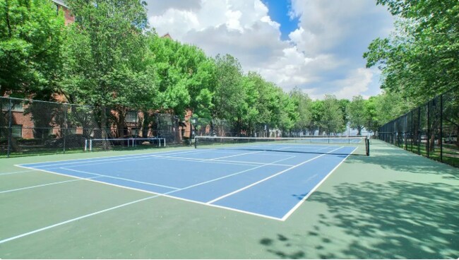 Building Photo - 1 S Point Dr